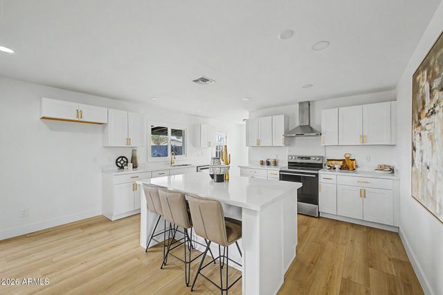 3235 E LARKSPUR Drive, Phoenix, AZ 85032