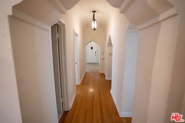 1210 S La Jolla Avenue, Los Angeles, CA 90035