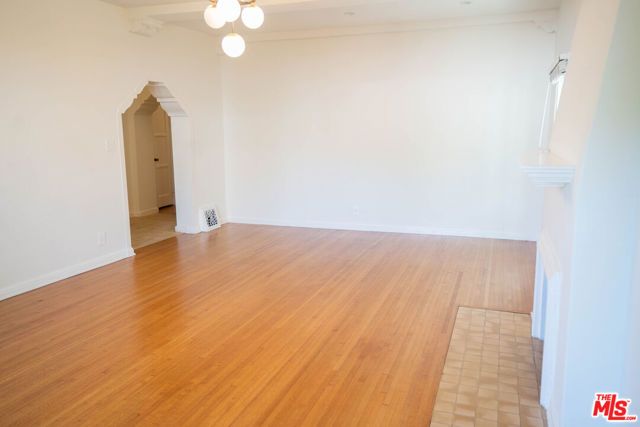 1210 S La Jolla Avenue, Los Angeles, CA 90035