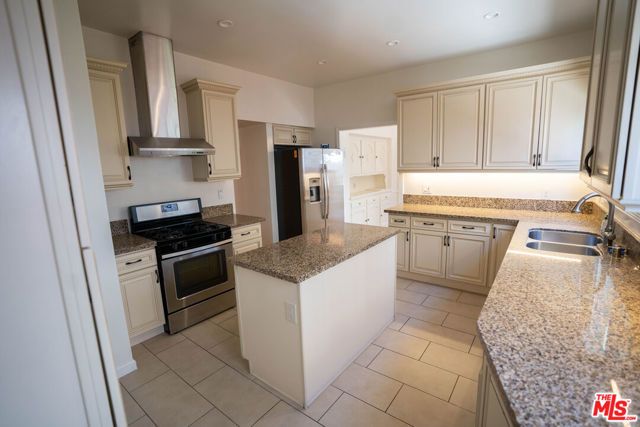 1210 S La Jolla Avenue, Los Angeles, CA 90035