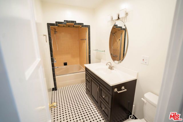 1210 S La Jolla Avenue, Los Angeles, CA 90035