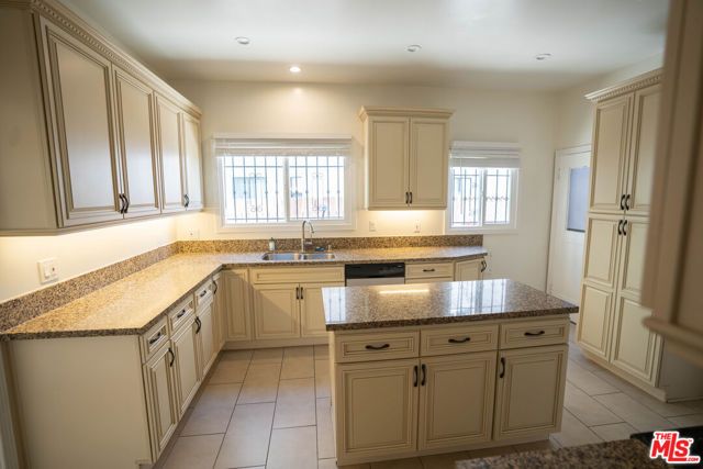 1210 S La Jolla Avenue, Los Angeles, CA 90035