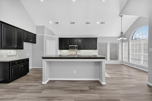305 Victory Lane, Mansfield, TX 76063