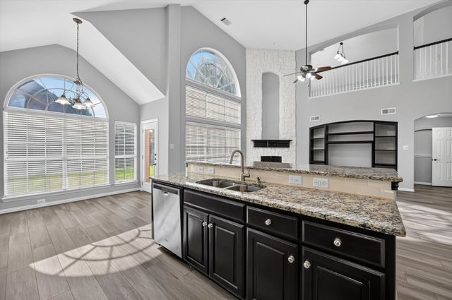 305 Victory Lane, Mansfield, TX 76063