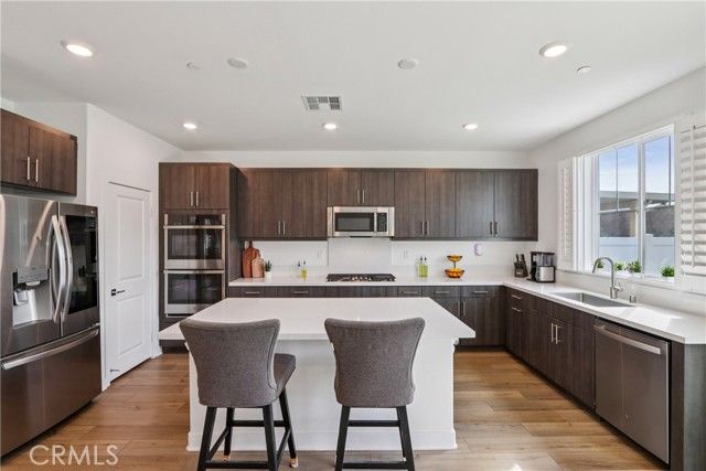 2464 Yellowstone Way, Rialto, CA 92377