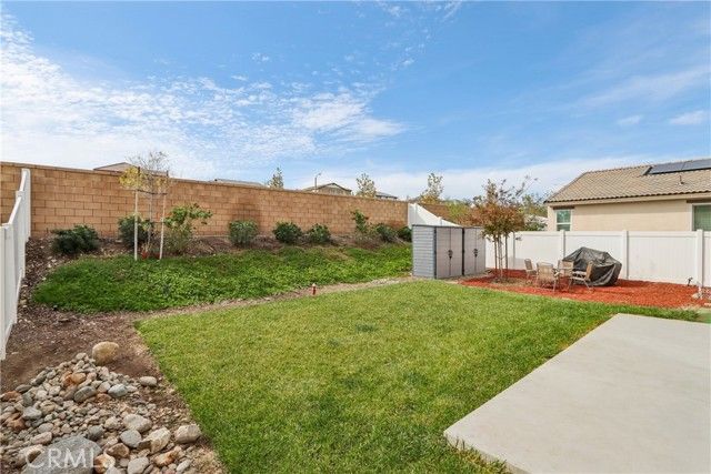 2464 Yellowstone Way, Rialto, CA 92377