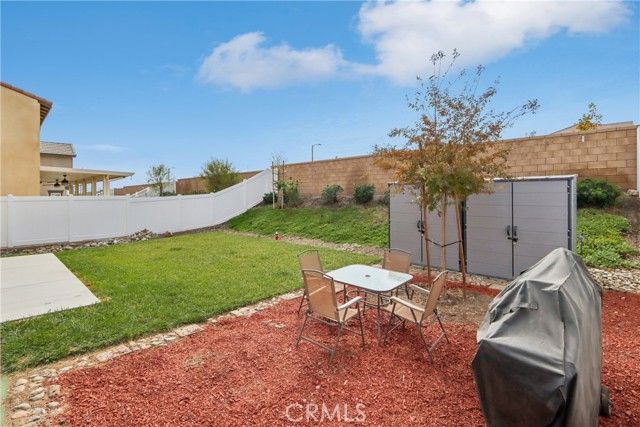 2464 Yellowstone Way, Rialto, CA 92377
