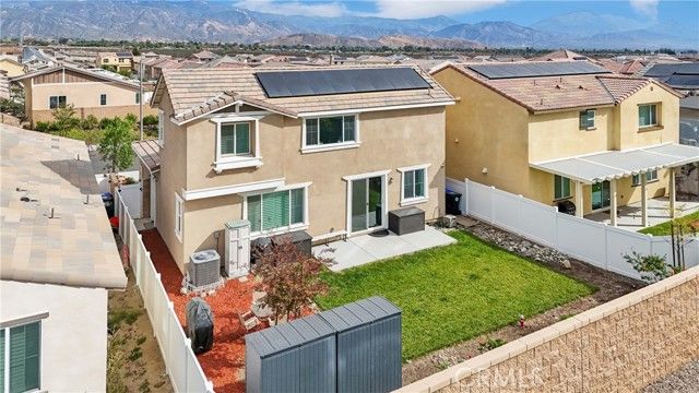 2464 Yellowstone Way, Rialto, CA 92377