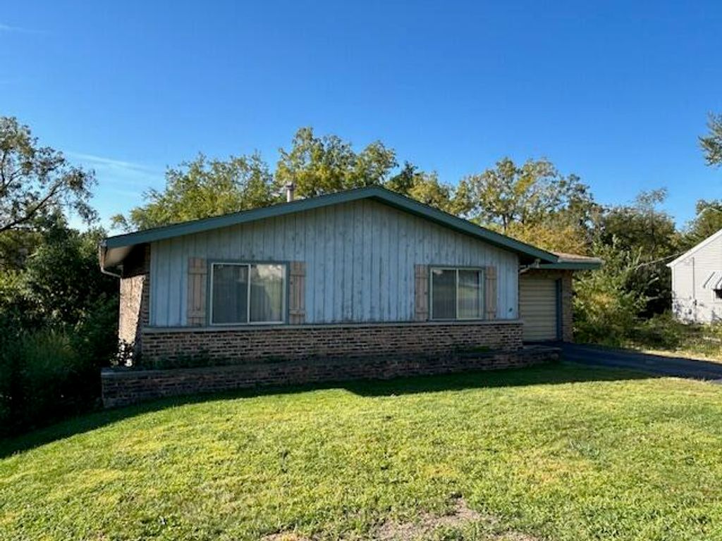 54 Indian Trail, Merrillville, IN 46410