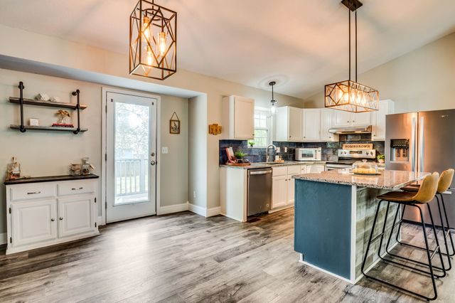 1307 Spring Cir, Haysville, KS 67060