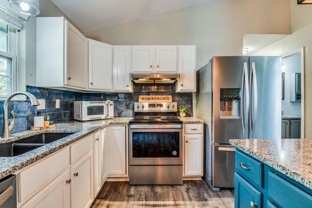 1307 Spring Cir, Haysville, KS 67060