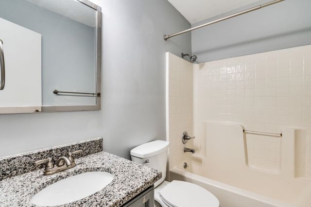 1307 Spring Cir, Haysville, KS 67060