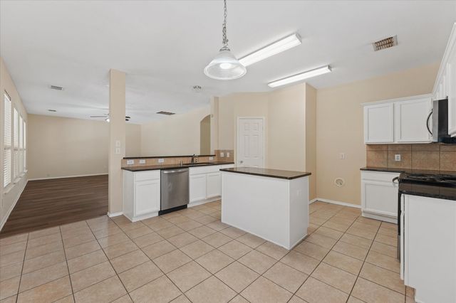 2040 Hanakoa Falls Drive, Anna, TX 75409