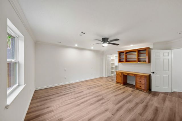 27 Deerfield Road, Huntsville, TX 77340
