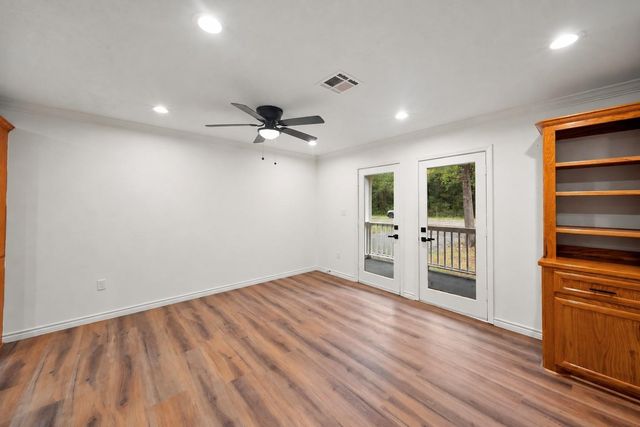 27 Deerfield Road, Huntsville, TX 77340