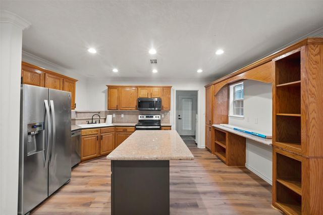 27 Deerfield Road, Huntsville, TX 77340