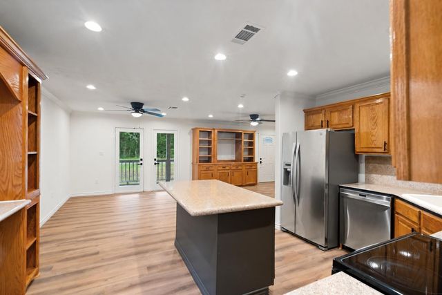 27 Deerfield Road, Huntsville, TX 77340