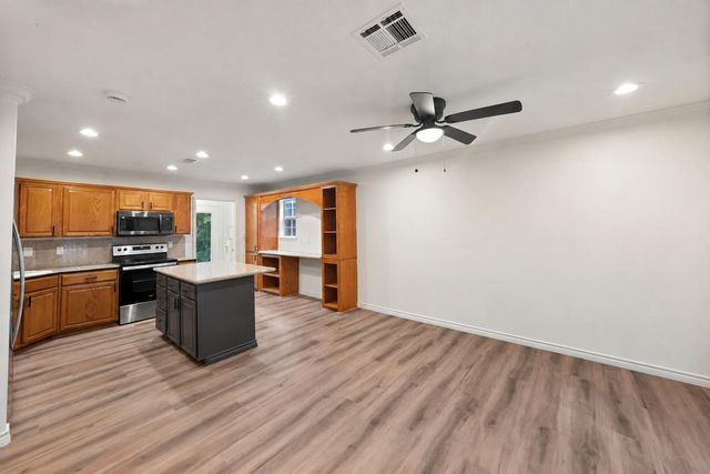 27 Deerfield Road, Huntsville, TX 77340