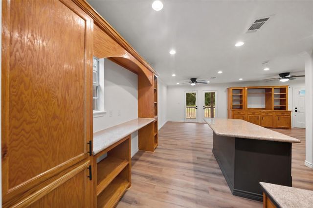 27 Deerfield Road, Huntsville, TX 77340