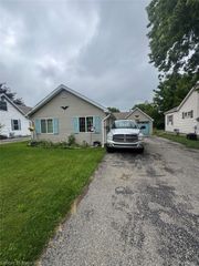 1128 W Parkwood Avenue, Flint Charter Township, MI 48507