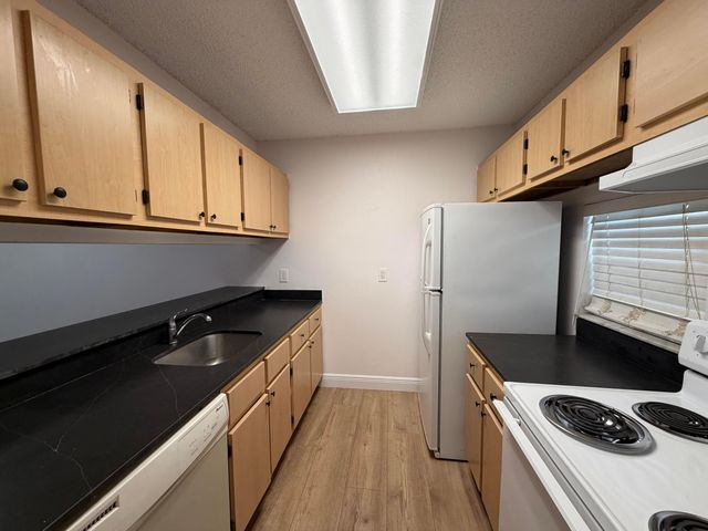 8720 N Sherman Circle 205, Miramar, FL 33025