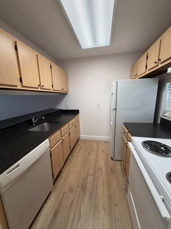 8720 N Sherman Circle 205, Miramar, FL 33025