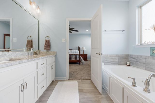 4308 Boardwalk, Benton, AR 72019