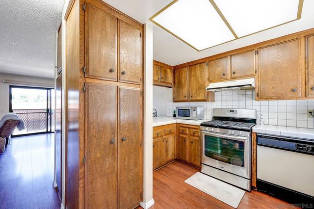 719 Franklin Ln, Vista, CA 92084