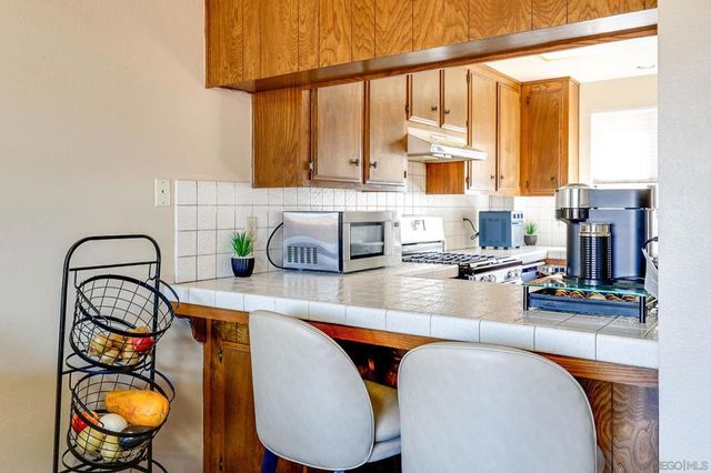 719 Franklin Ln, Vista, CA 92084