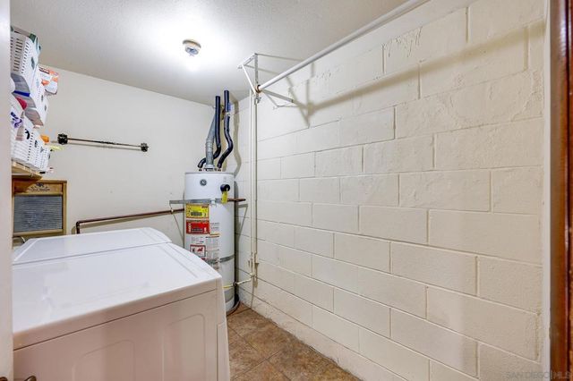 719 Franklin Ln, Vista, CA 92084