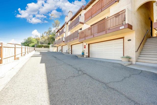 719 Franklin Ln, Vista, CA 92084