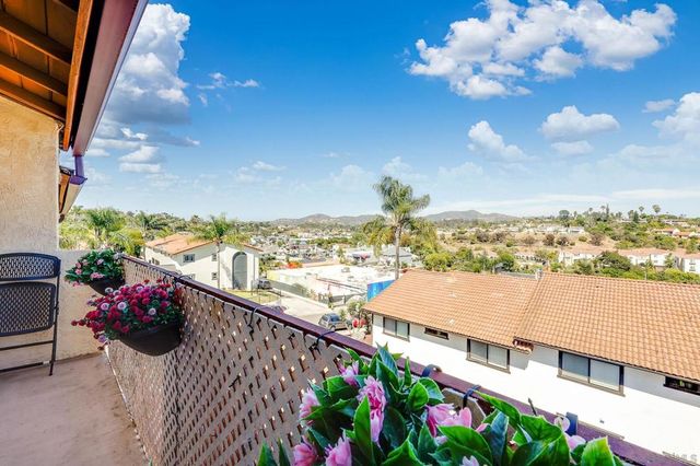 719 Franklin Ln, Vista, CA 92084