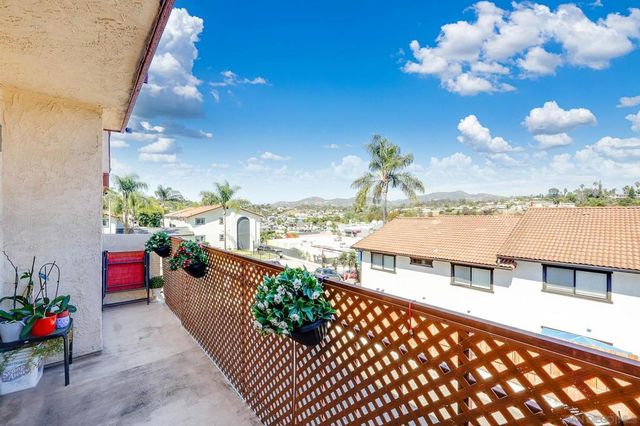 719 Franklin Ln, Vista, CA 92084