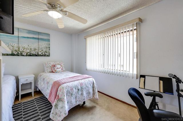719 Franklin Ln, Vista, CA 92084
