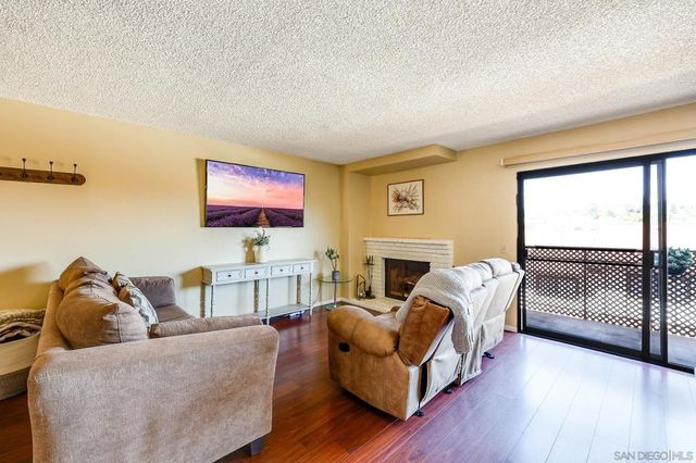 719 Franklin Ln, Vista, CA 92084
