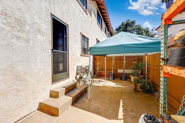 719 Franklin Ln, Vista, CA 92084
