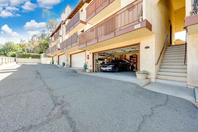 719 Franklin Ln, Vista, CA 92084