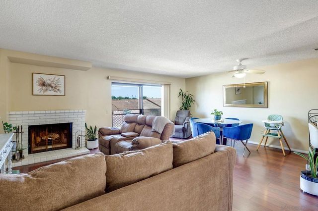 719 Franklin Ln, Vista, CA 92084