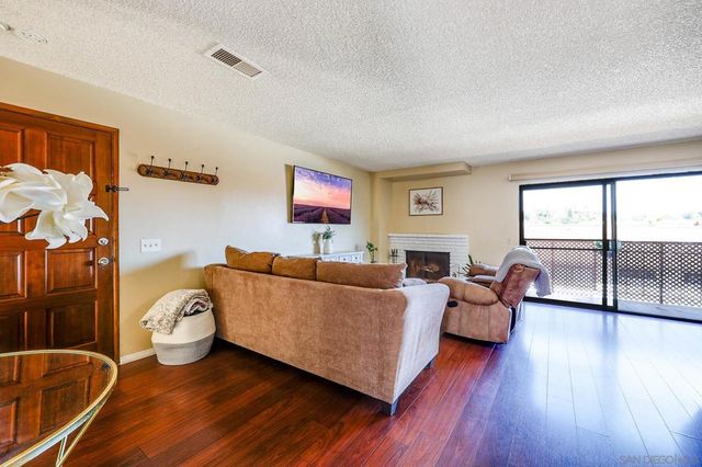 719 Franklin Ln, Vista, CA 92084