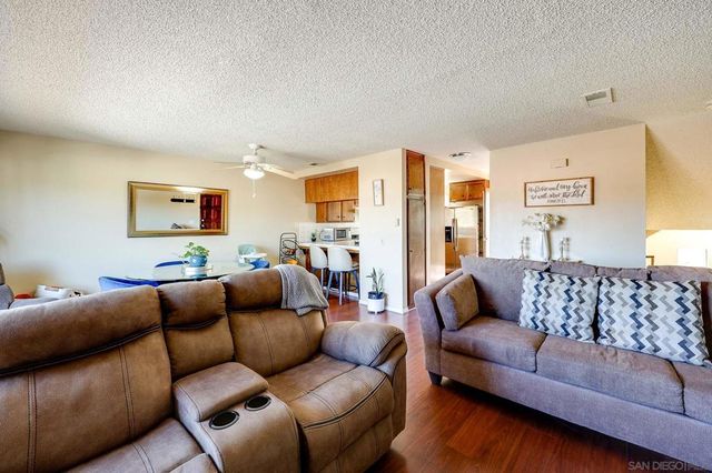 719 Franklin Ln, Vista, CA 92084
