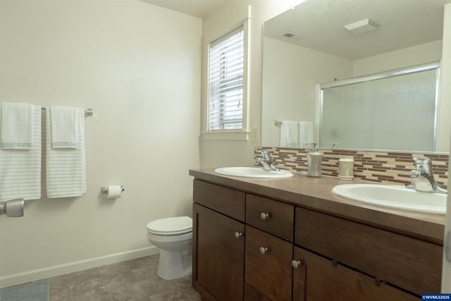 3152 NE Lily Ln, Mcminnville, OR 97128