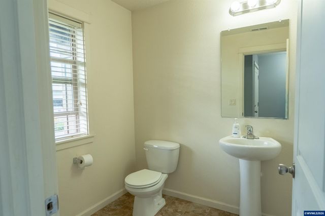3152 NE Lily Ln, Mcminnville, OR 97128