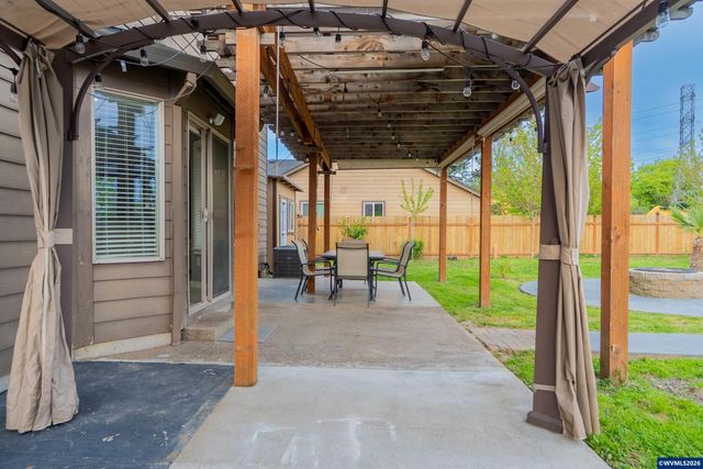 3152 NE Lily Ln, Mcminnville, OR 97128