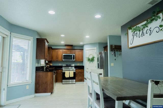 3152 NE Lily Ln, Mcminnville, OR 97128