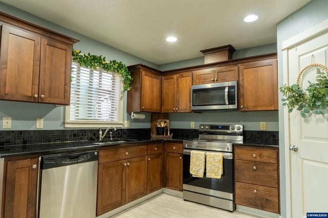 3152 NE Lily Ln, Mcminnville, OR 97128