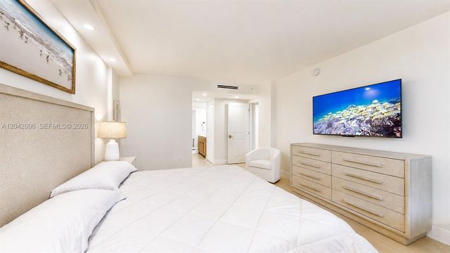 177 Ocean Lane Dr 213, Key Biscayne, FL 33149