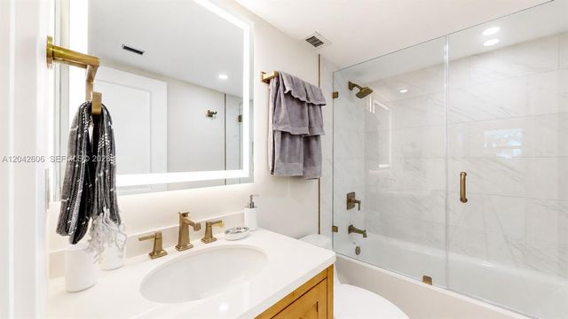 177 Ocean Lane Dr 213, Key Biscayne, FL 33149