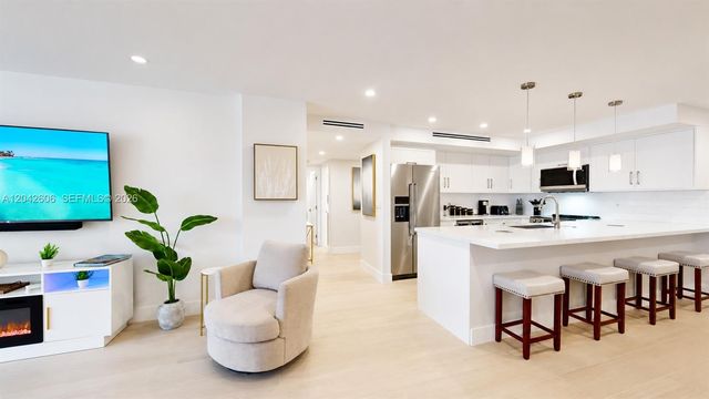 177 Ocean Lane Dr 213, Key Biscayne, FL 33149