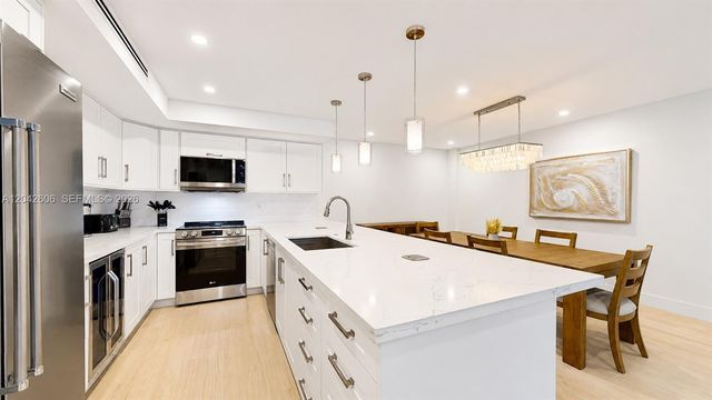 177 Ocean Lane Dr 213, Key Biscayne, FL 33149