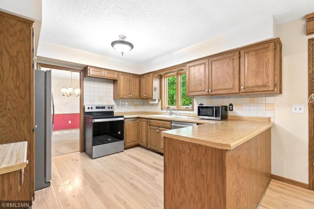 11730 27th Avenue N, Plymouth, MN 55441